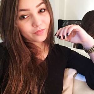 Meet your Posher, Ana